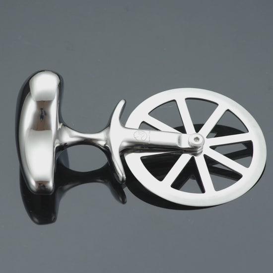 Pizza Cutter demo: slicing a loaded pizza in one pass