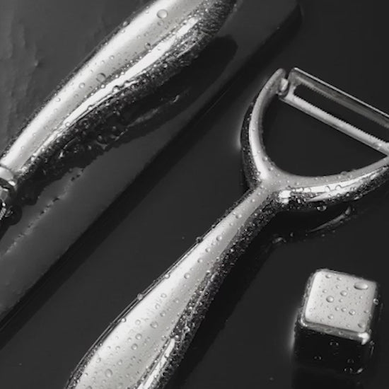I Peeler demo: peeling with the swivel blade