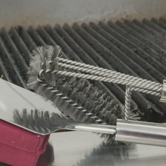 BBQ Cleaning Brush Combo demo: swapping attachments